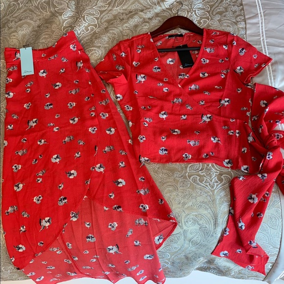 SALE Fun and Flirty Red Floral Double Wrap 2Pc Set - Picture 2 of 4